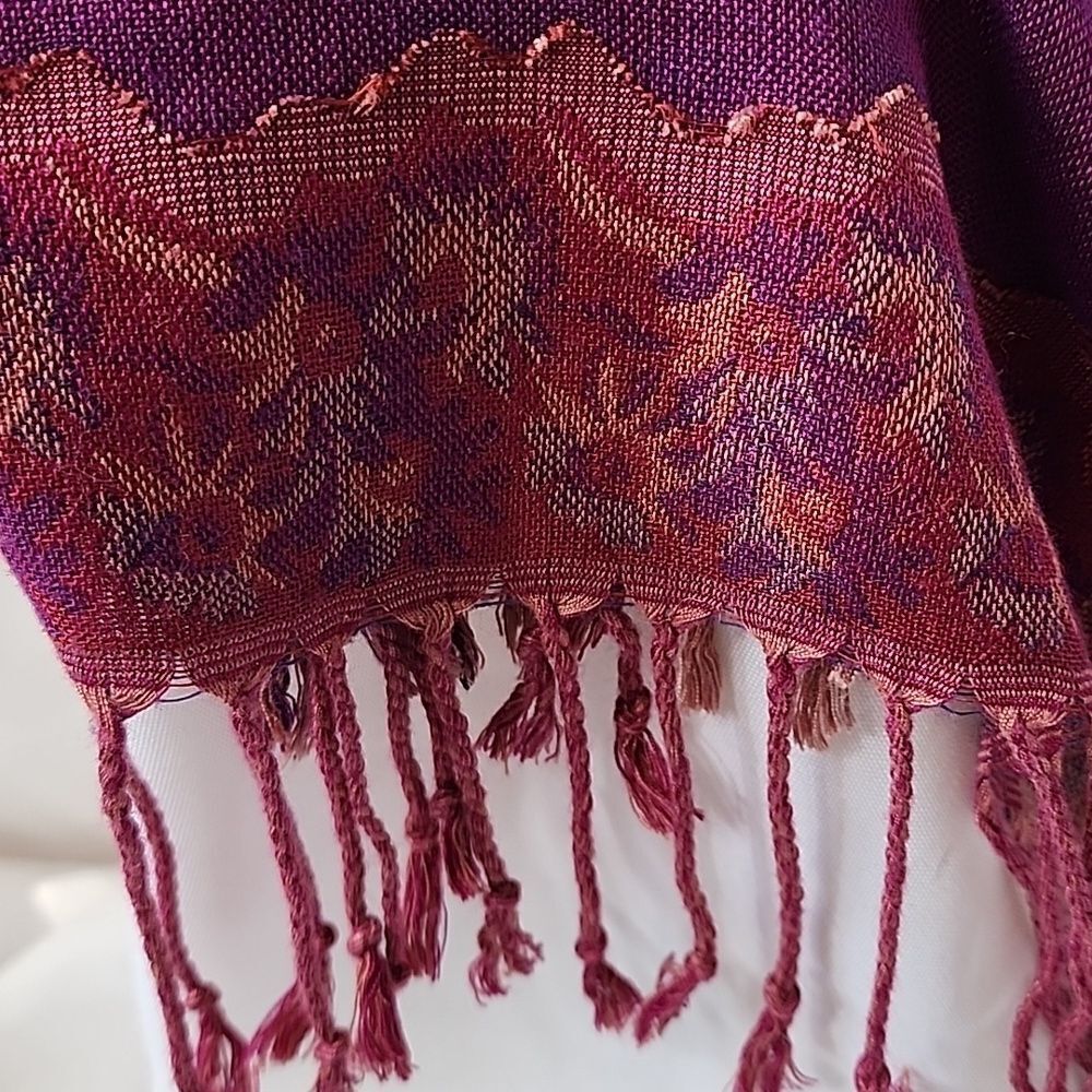 Rich Scarlet & Rust Toned Fringed Scarf With Floral Pattern - Picture 4 of 8
